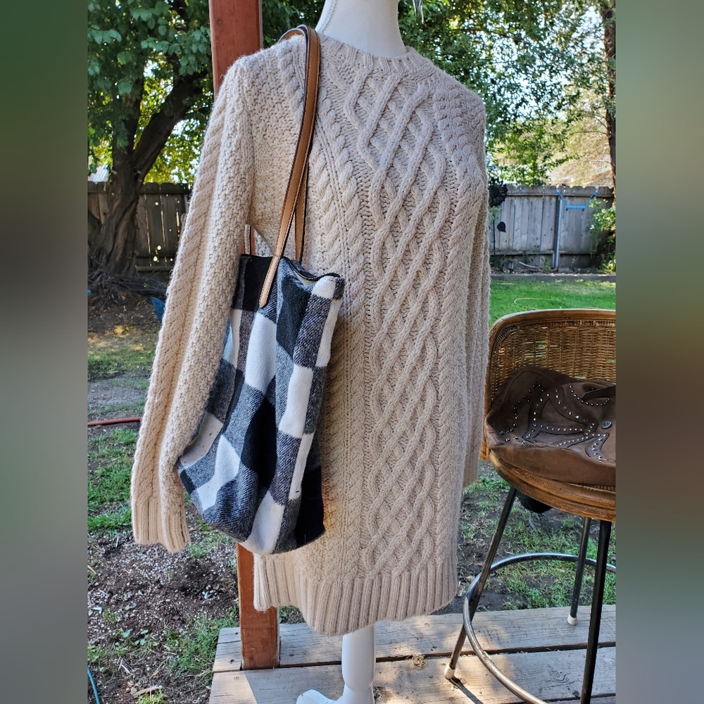 Zara Cable Knit Beige Sweater